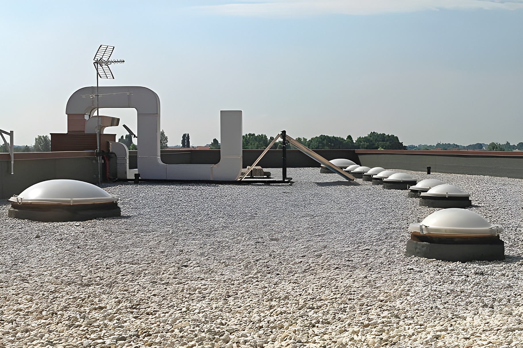 Gravel flat roof installation