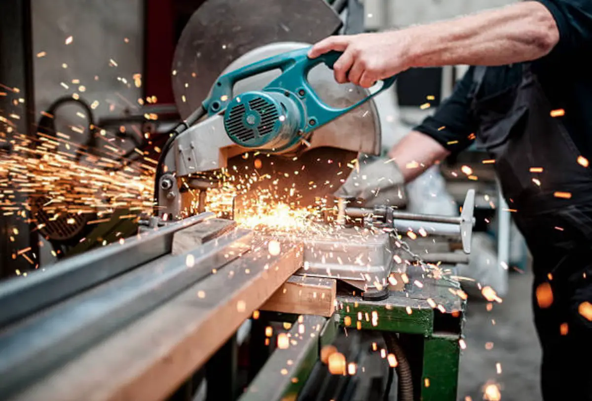 cutting metal roofing with circular saw blades