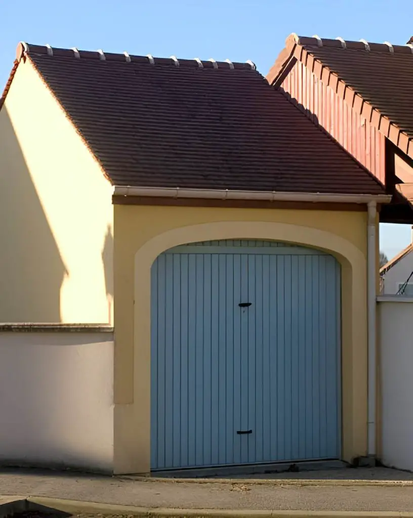 reverse gable garage