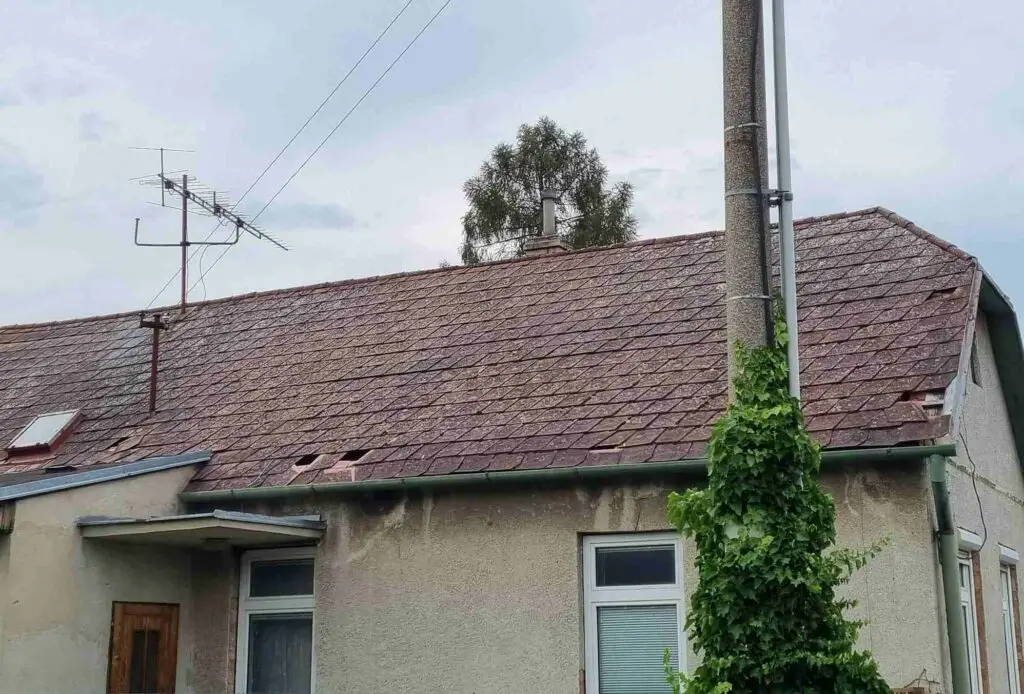 damaged asbestos tiles